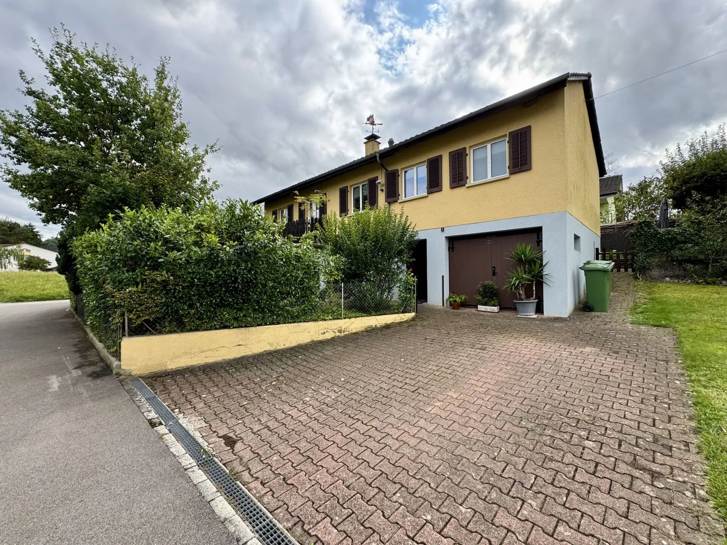 Casa situata in posizione tranquilla con fascino - Foto 1 di 9