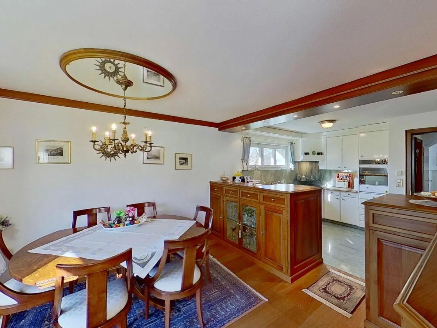 Incantevole casa unifamiliare con grande giardino - Foto 5 di 16