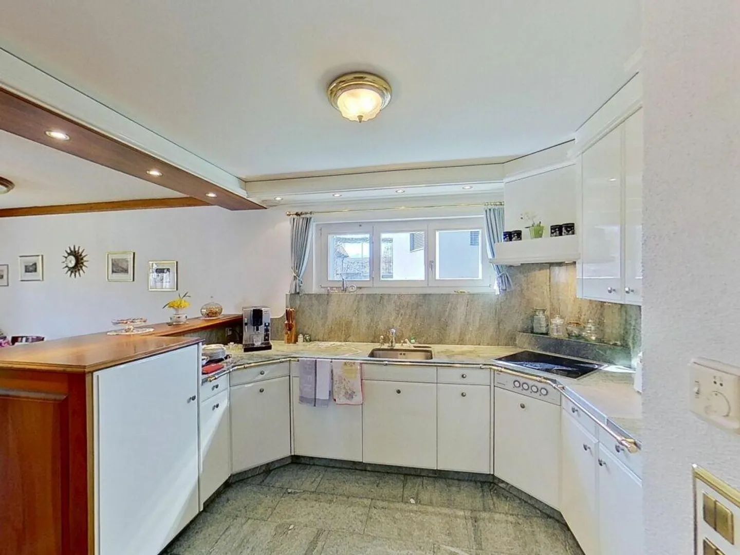 Incantevole casa unifamiliare con grande giardino - Foto 6 di 16