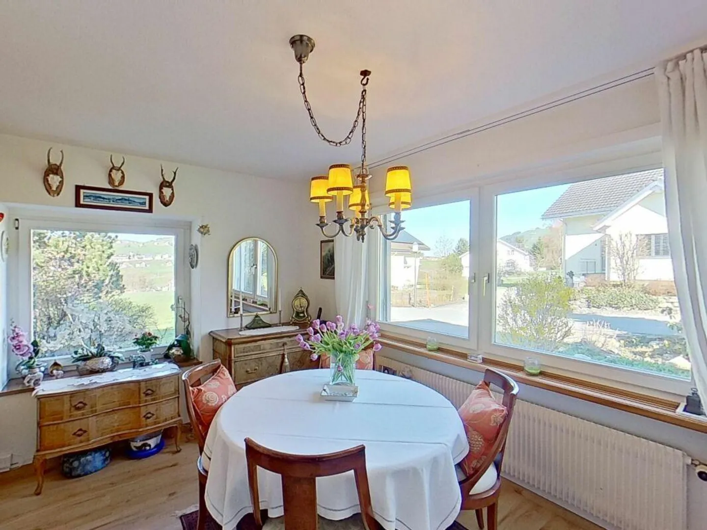 Incantevole casa unifamiliare con grande giardino - Foto 8 di 16