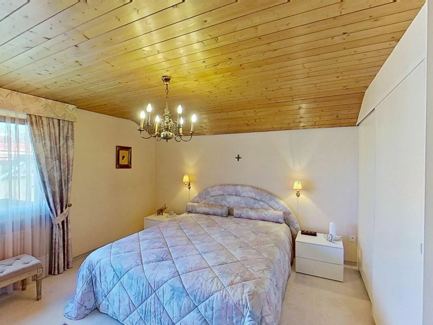 Incantevole casa unifamiliare con grande giardino - Foto 9 di 16