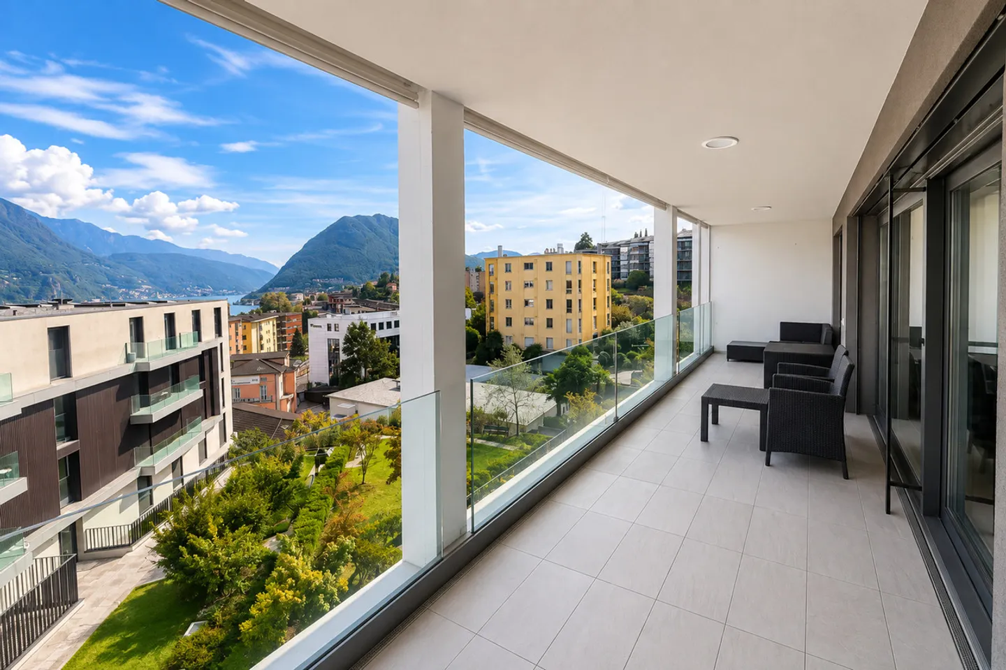 Appartement moderne avec vue sur le lac près du centre-ville - Photo 5 sur 13