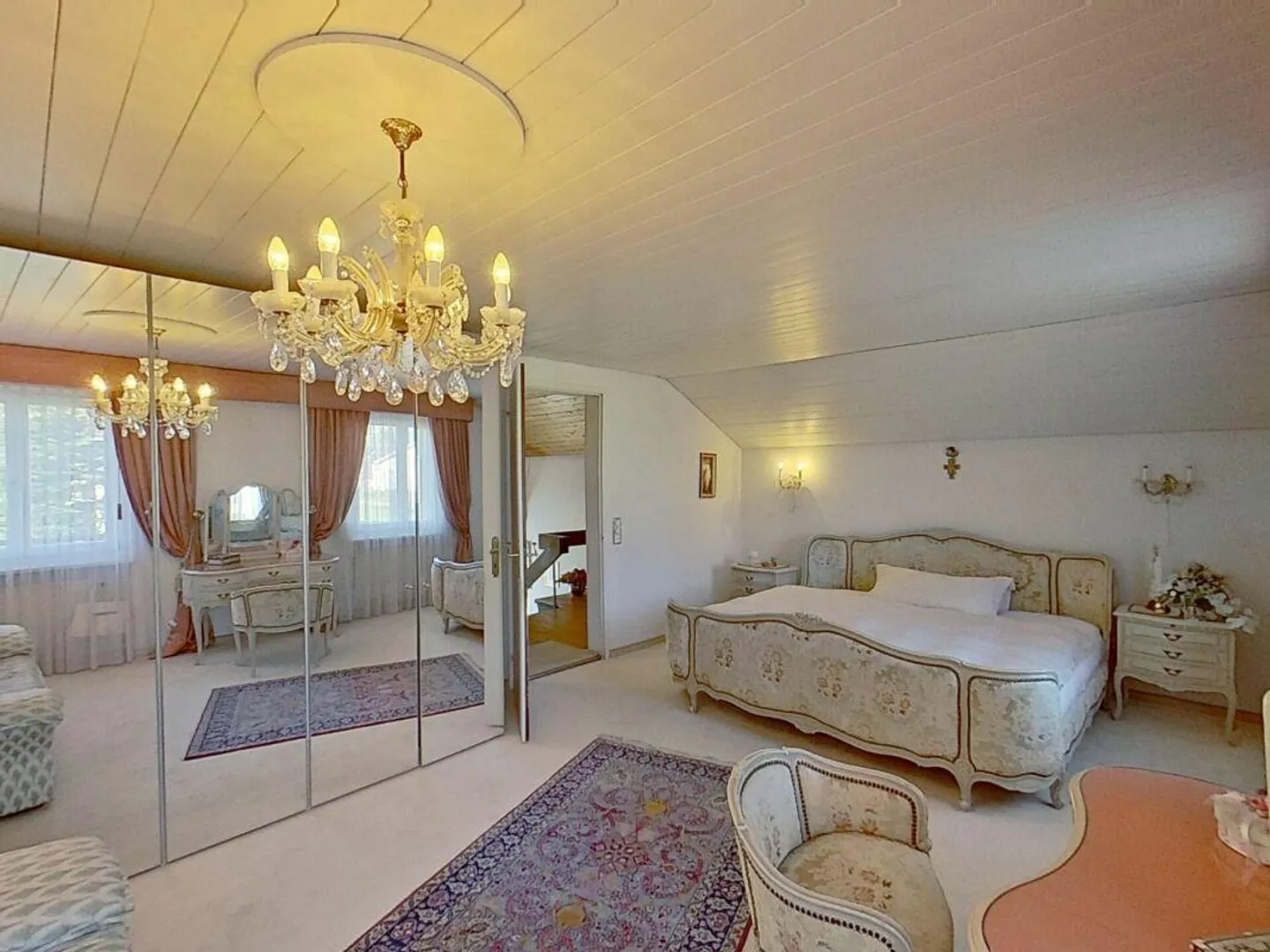 Incantevole casa unifamiliare con grande giardino - Foto 10 di 16