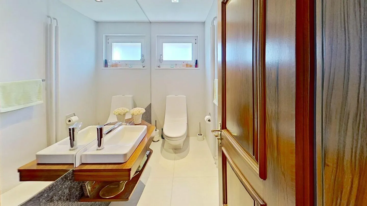 Incantevole casa unifamiliare con grande giardino - Foto 12 di 16