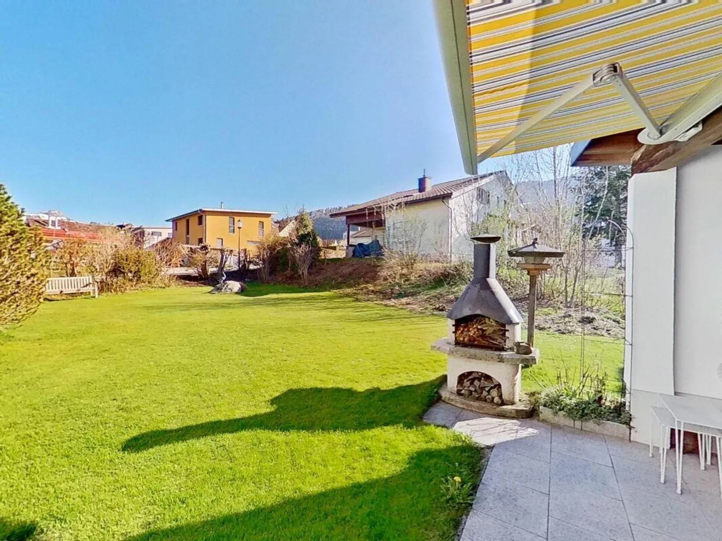 Incantevole casa unifamiliare con grande giardino - Foto 14 di 16