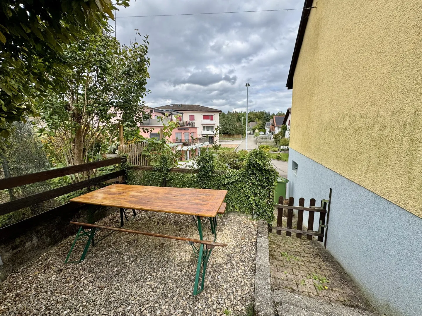 Casa situata in posizione tranquilla con fascino - Foto 3 di 9