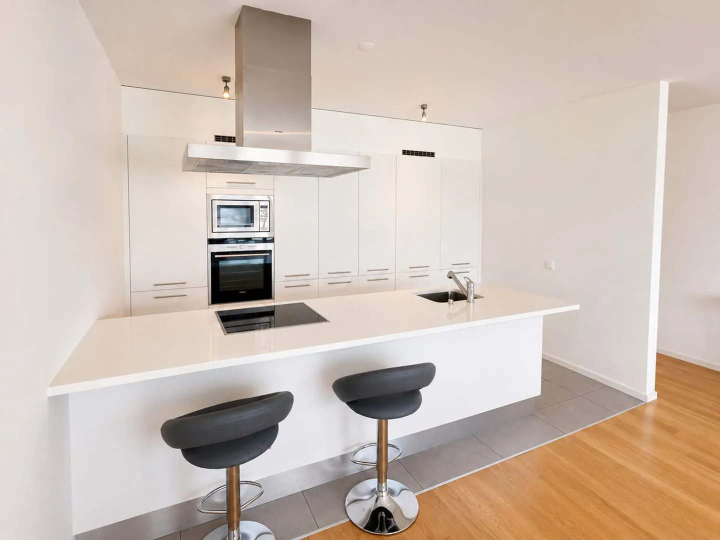 Appartement moderne avec vue sur le lac près du centre-ville - Photo 7 sur 13