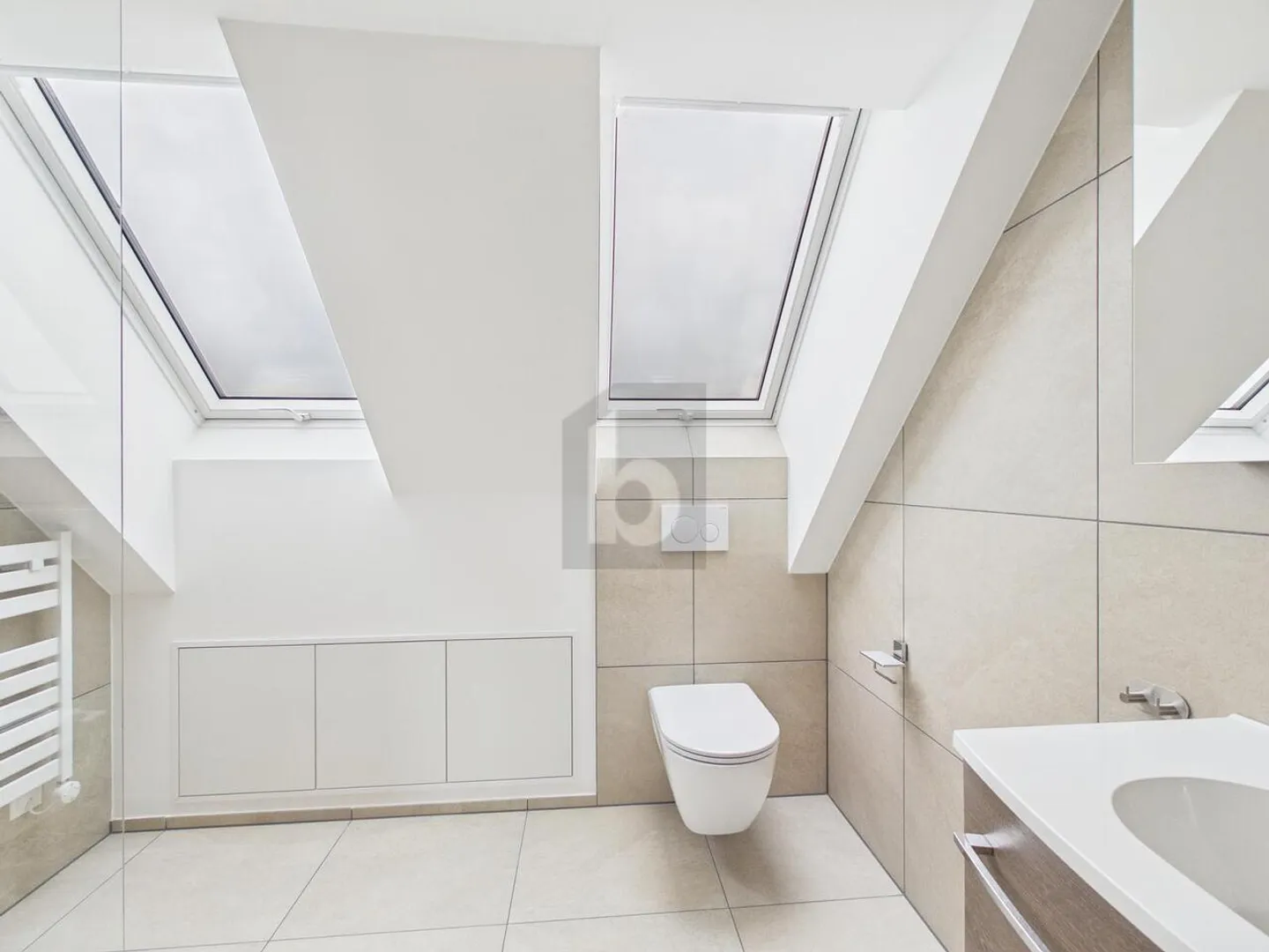 AU COEUR DE LA VILLE ANCIENNE - CHARMANT & AVEC JARDIN - Photo 3 sur 6