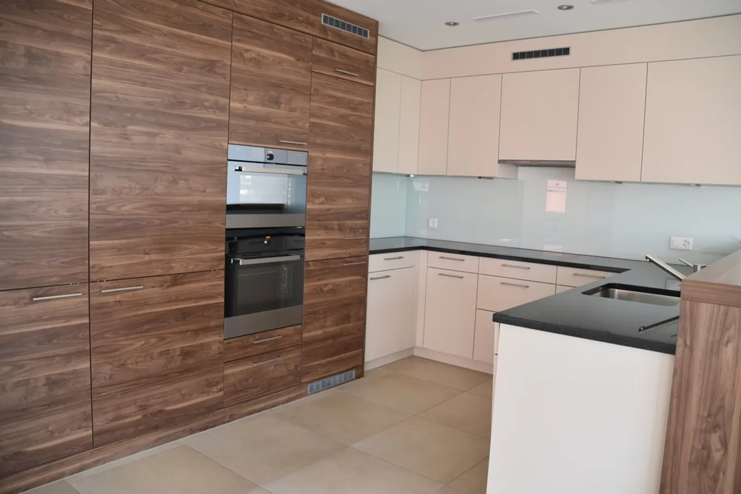 Appartement moderne et lumineux de 3,5 pièces à Zurich Wollishofen - Photo 2 sur 9