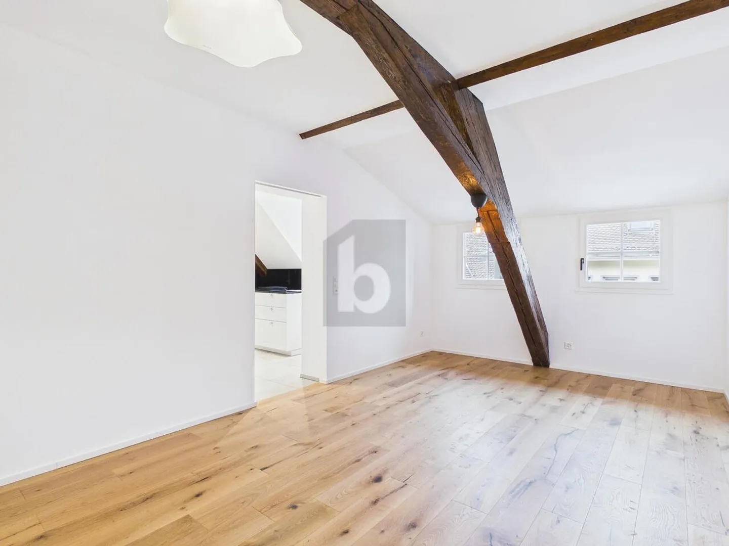 AU COEUR DE LA VILLE ANCIENNE - CHARMANT & AVEC JARDIN - Photo 1 sur 6