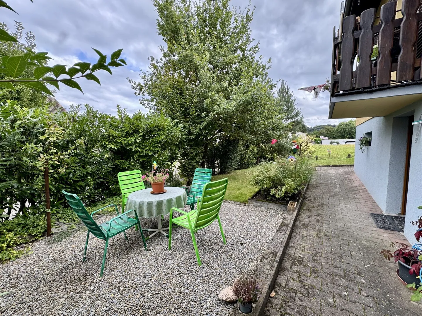 Casa situata in posizione tranquilla con fascino - Foto 2 di 9