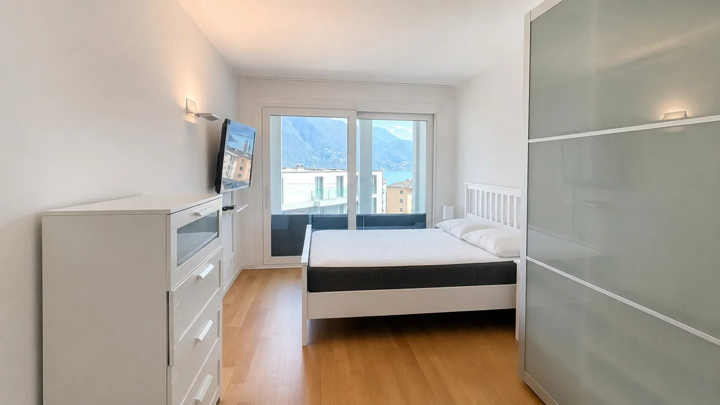Appartement moderne avec vue sur le lac près du centre-ville - Photo 8 sur 13