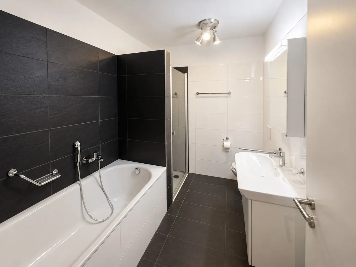 Appartement moderne avec vue sur le lac près du centre-ville - Photo 12 sur 13
