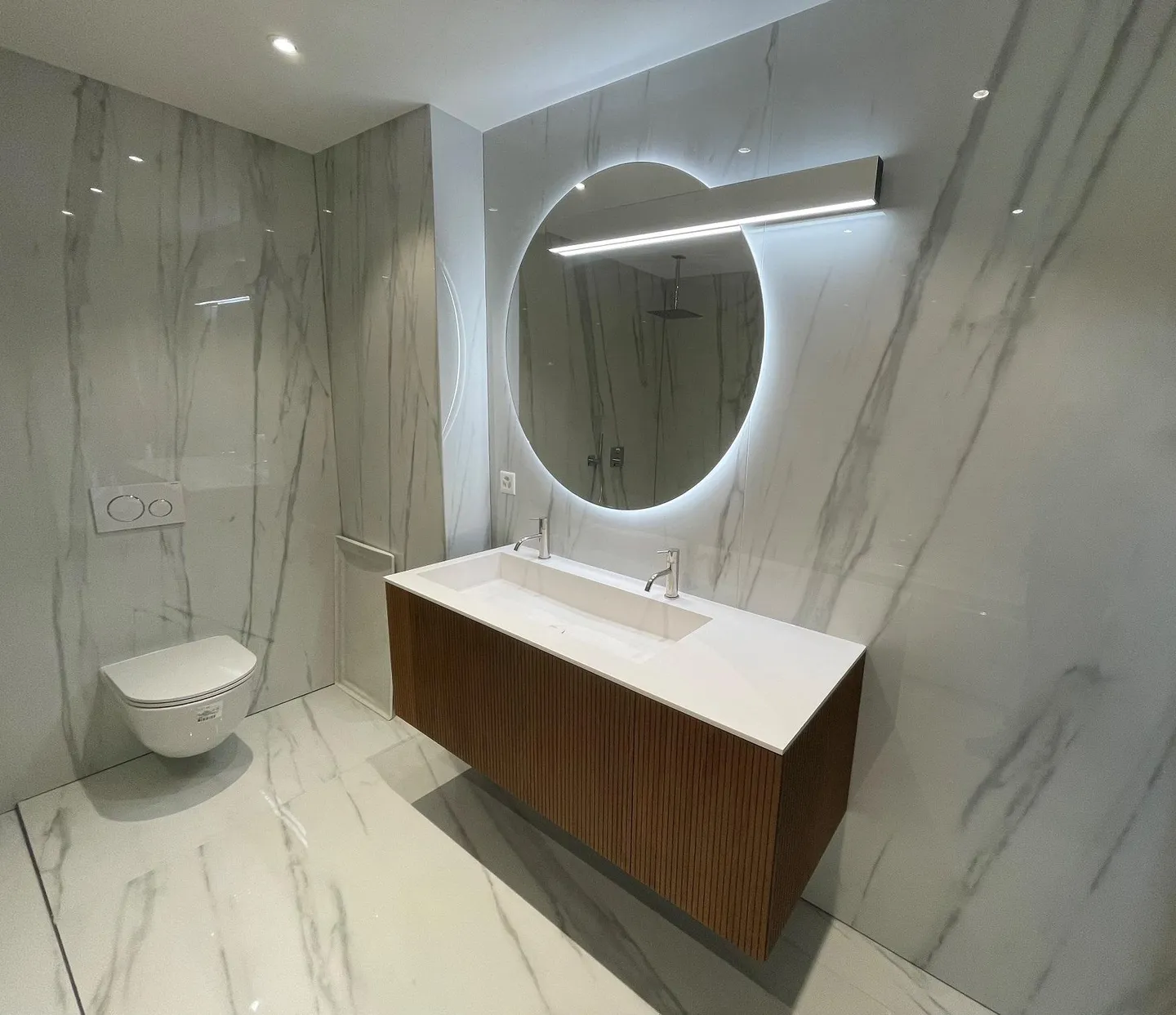 Stunning Villa with Lake View - Photo 10 of 21