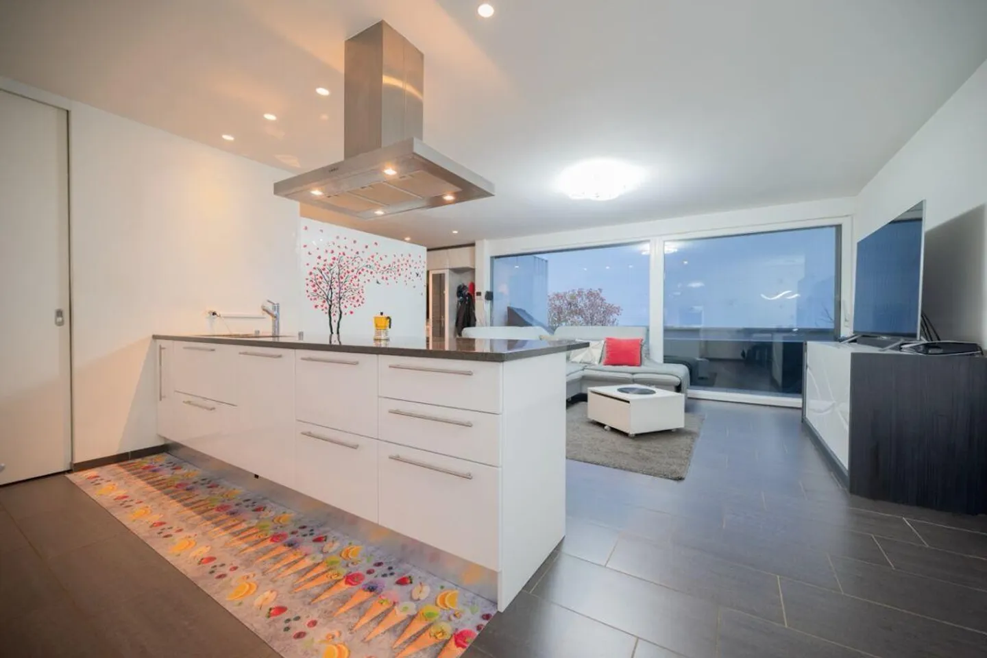 Modern apartment with comfort and bright atmosphere - Photo 4 of 12