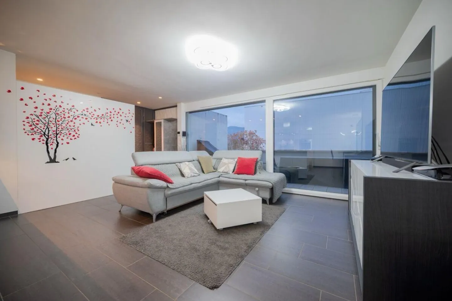 Modern apartment with comfort and bright atmosphere - Photo 5 of 12