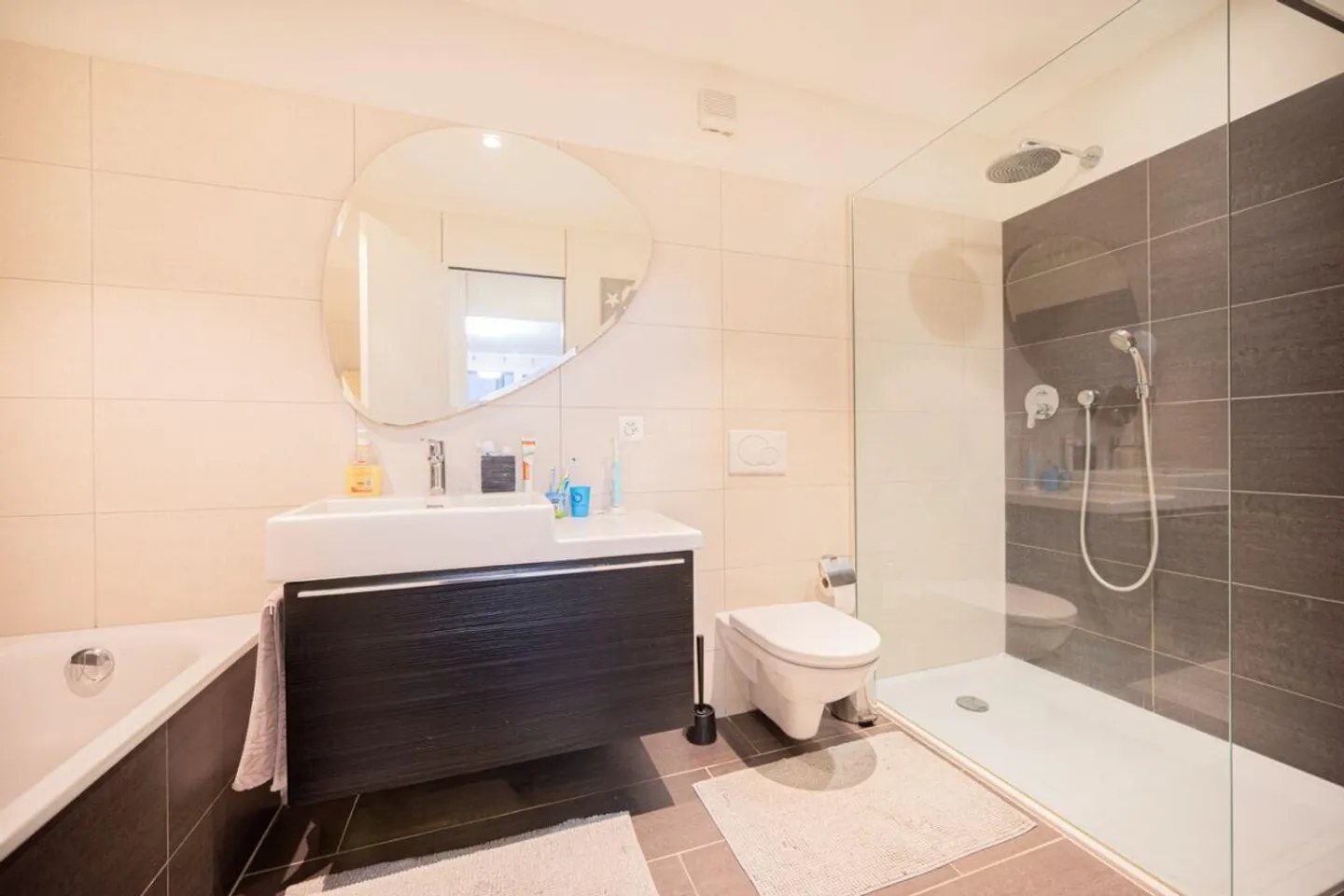 Modern apartment with comfort and bright atmosphere - Photo 9 of 12