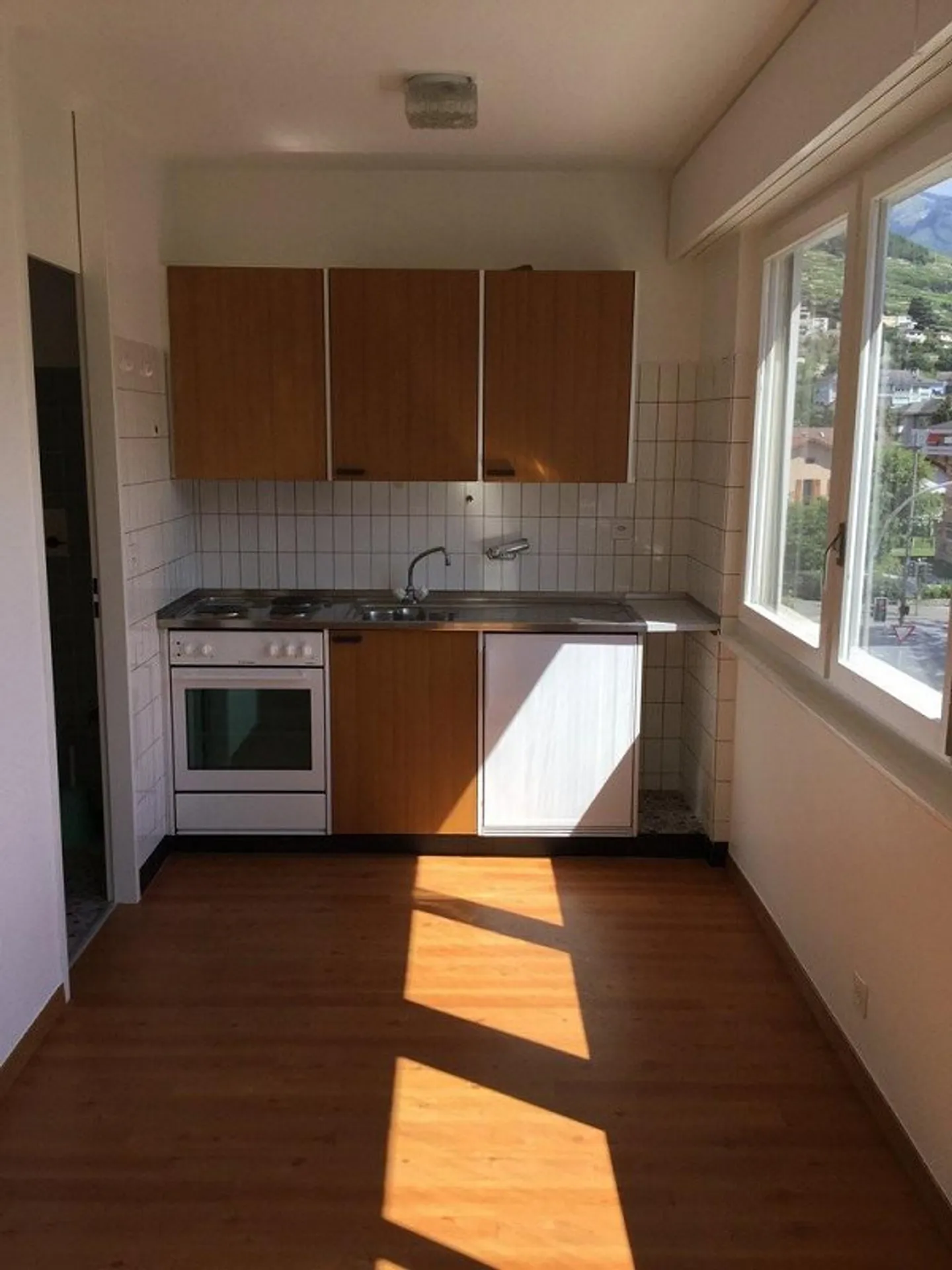 To seize! Charming studio in the heart of Sion! - Photo 5 of 6