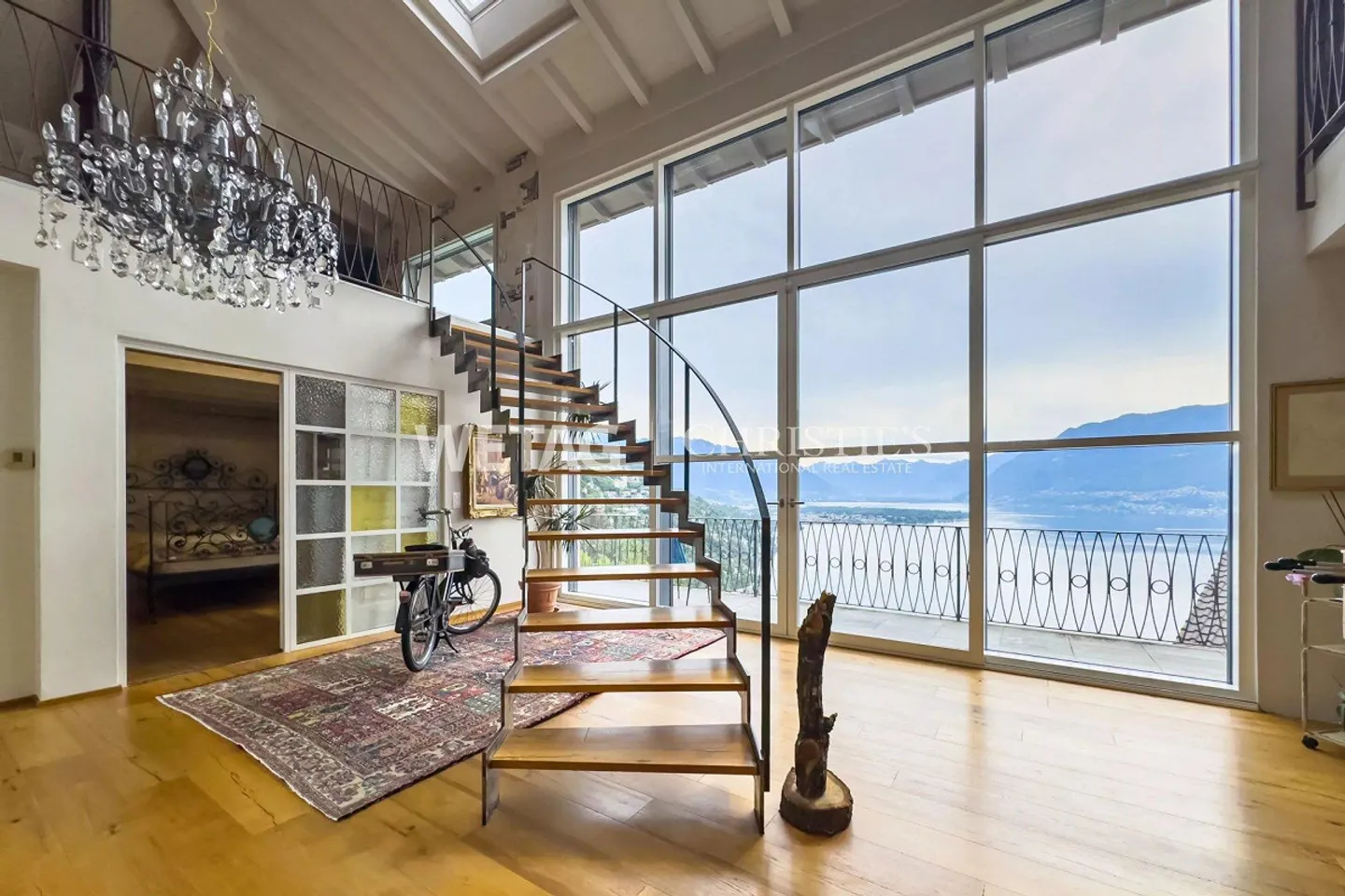 Villa moderna in stile loft con vista sul lago e piscina interna in vendita a Ronco sopra Ascona - Foto 1 di 13