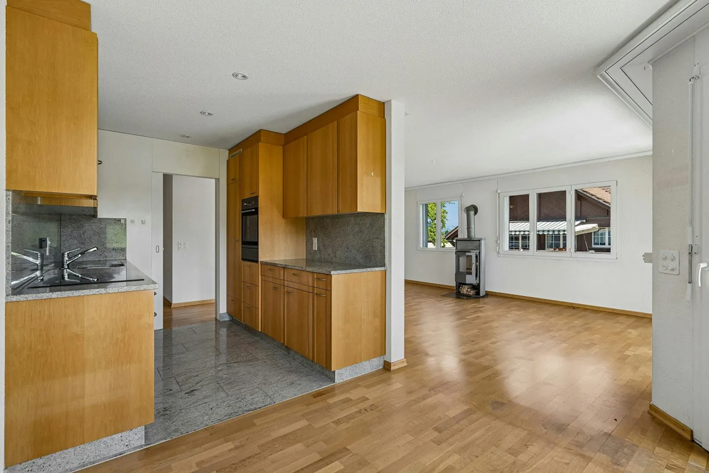 Appartement en copropriété de 4½ pièces avec vue dégagée et salle de loisirs - Photo 2 sur 13