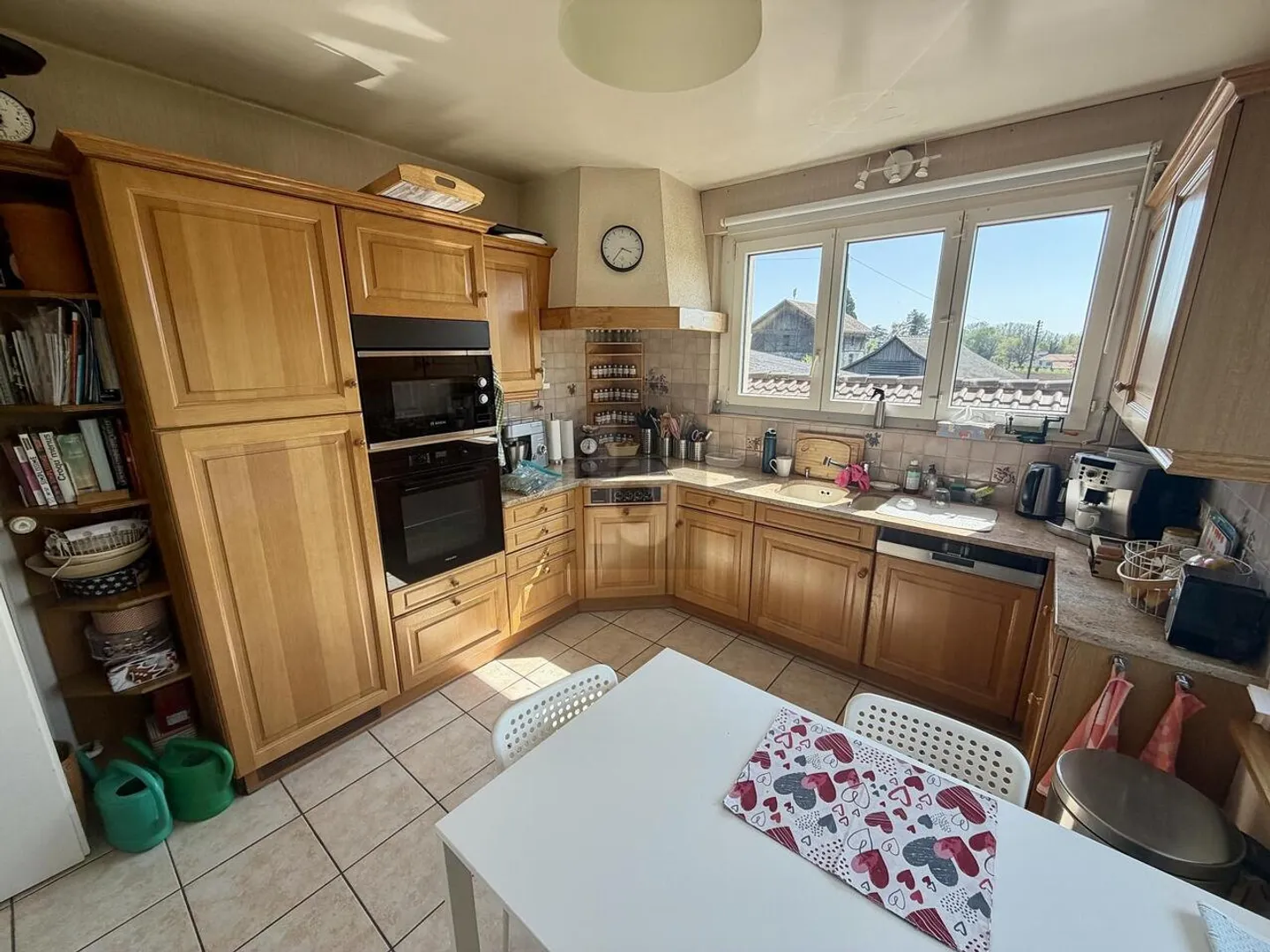 SPACIOUS, BRIGHT AND PEACEFUL - Photo 5 of 6