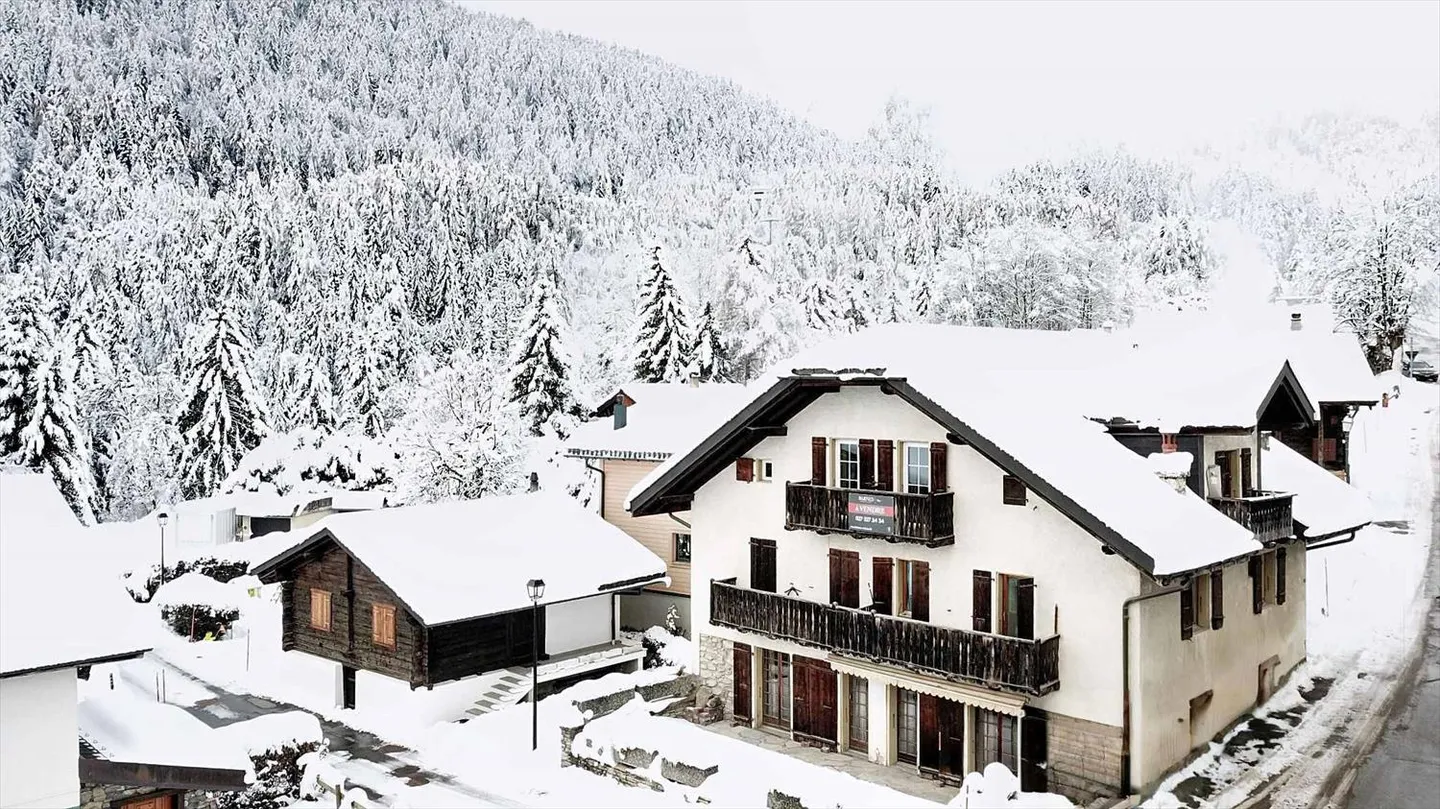 Exclusivité  Maison villageoise au centre de la station - Photo 1 sur 10