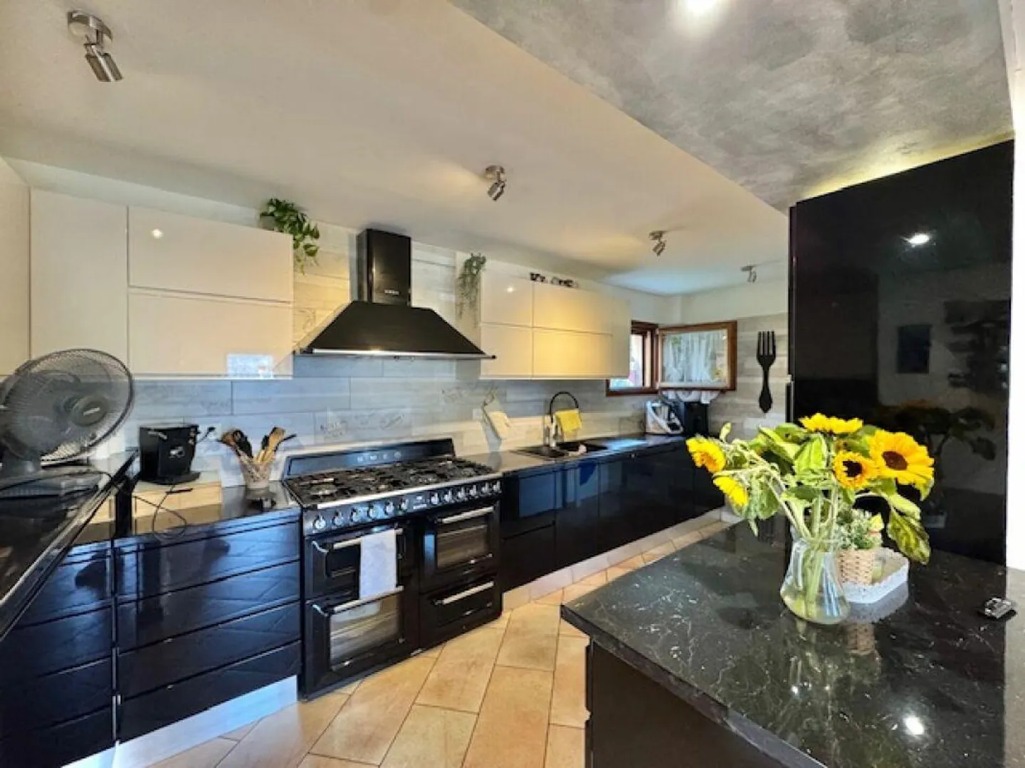 FOR SALE IN PIAZZOGNA (Gambarogno) - beautiful single-family house with 4.5 rooms in a central location - Photo 8 of 21