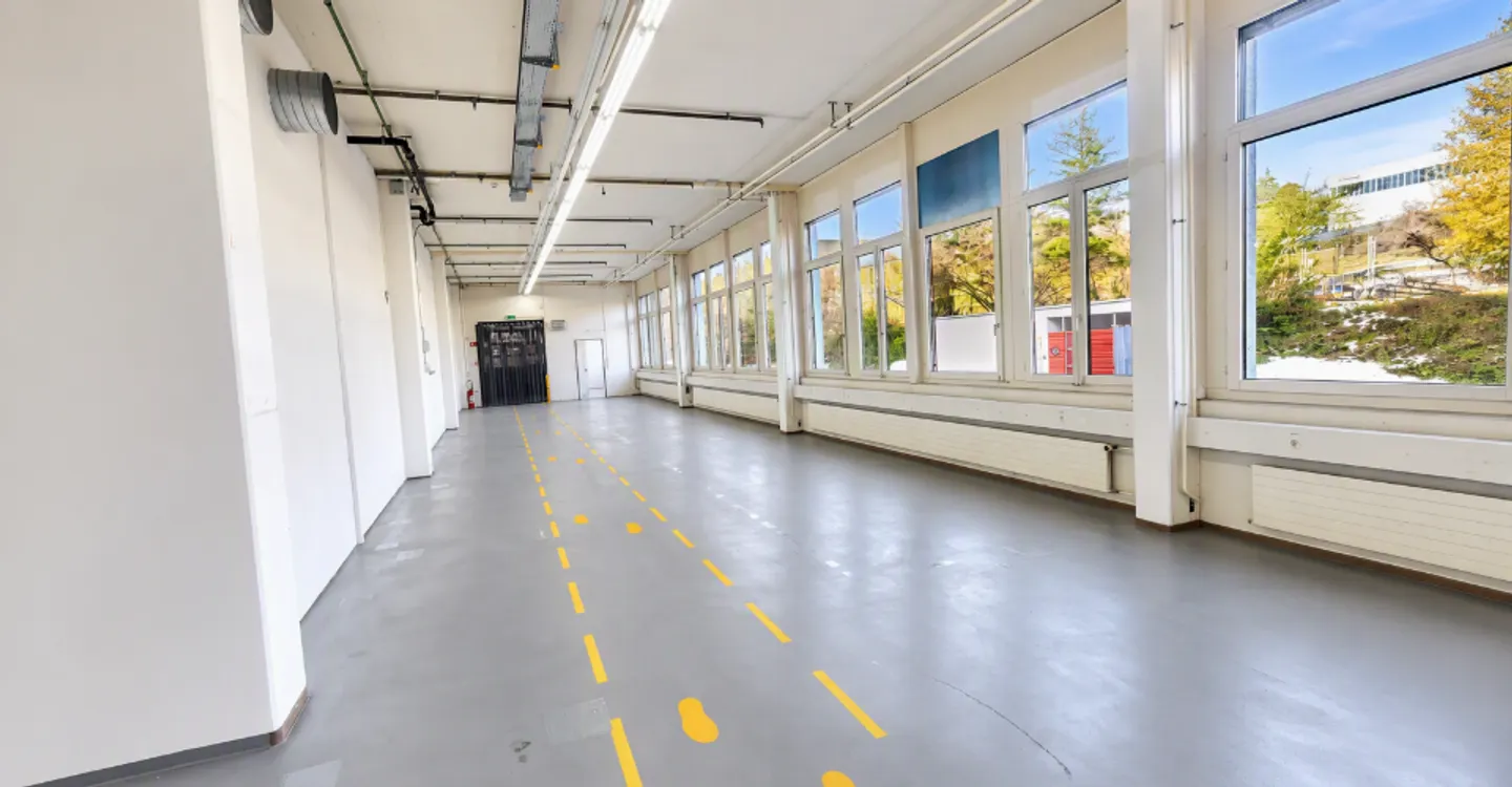 Espace industriel polyvalent à Neuchâtel - Photo 3 sur 10