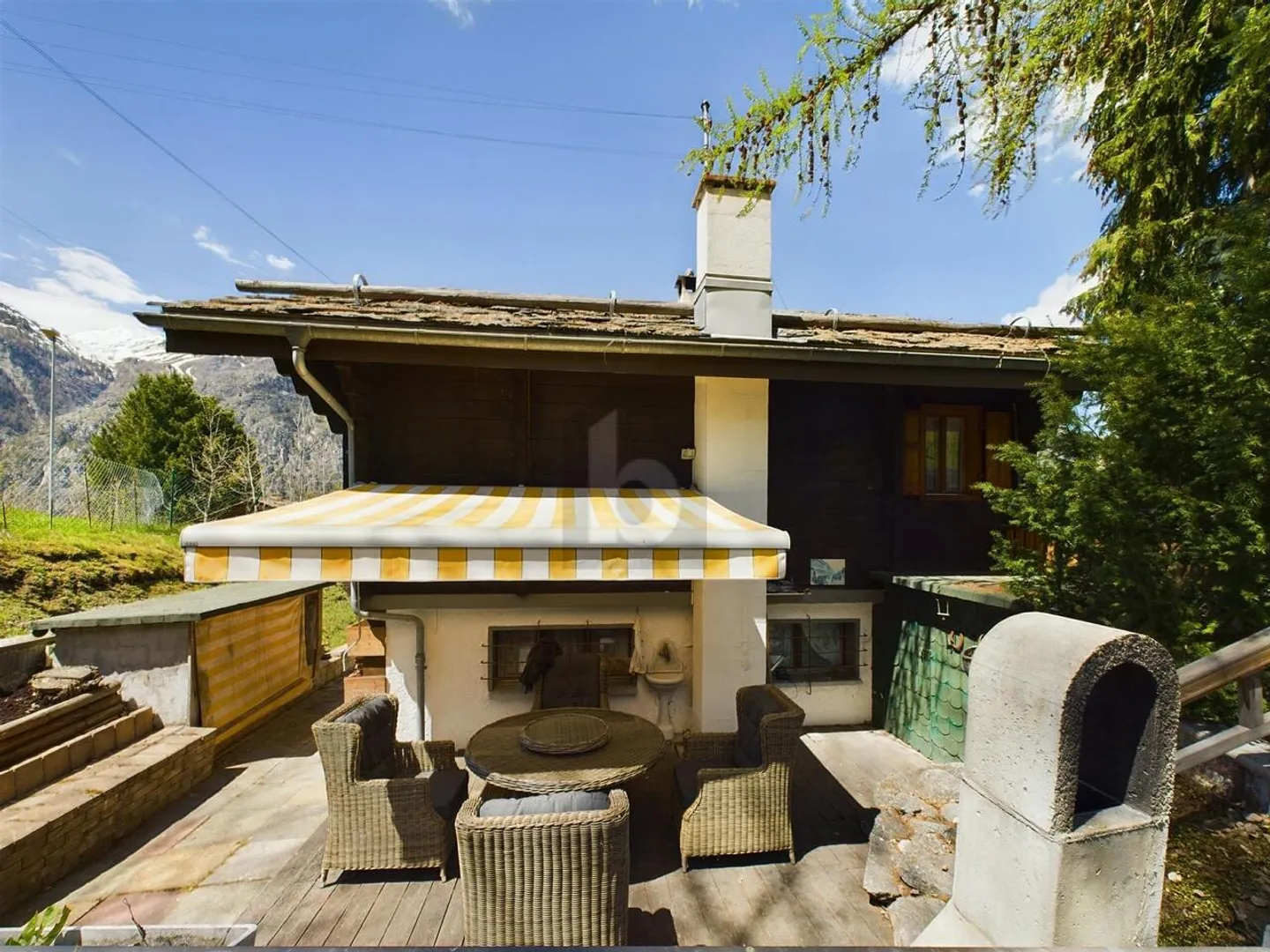 Chalet for sale - Photo 2 of 6
