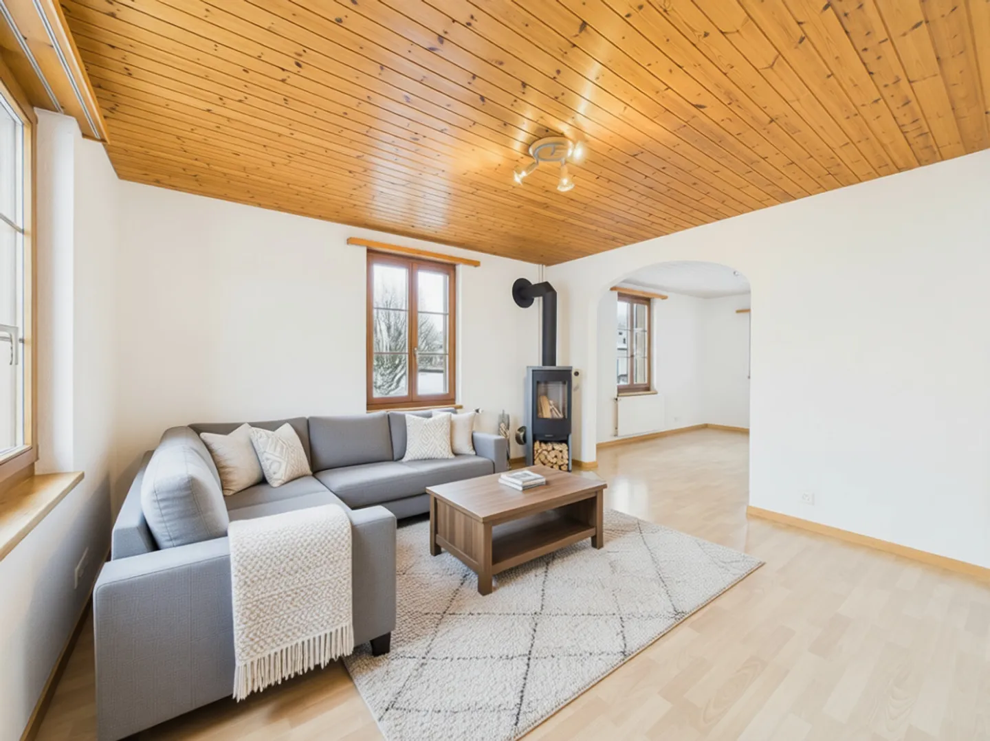 A Home to Feel Good - Charming 5.5-Room Apartment in Strengelbach - Photo 2 of 13