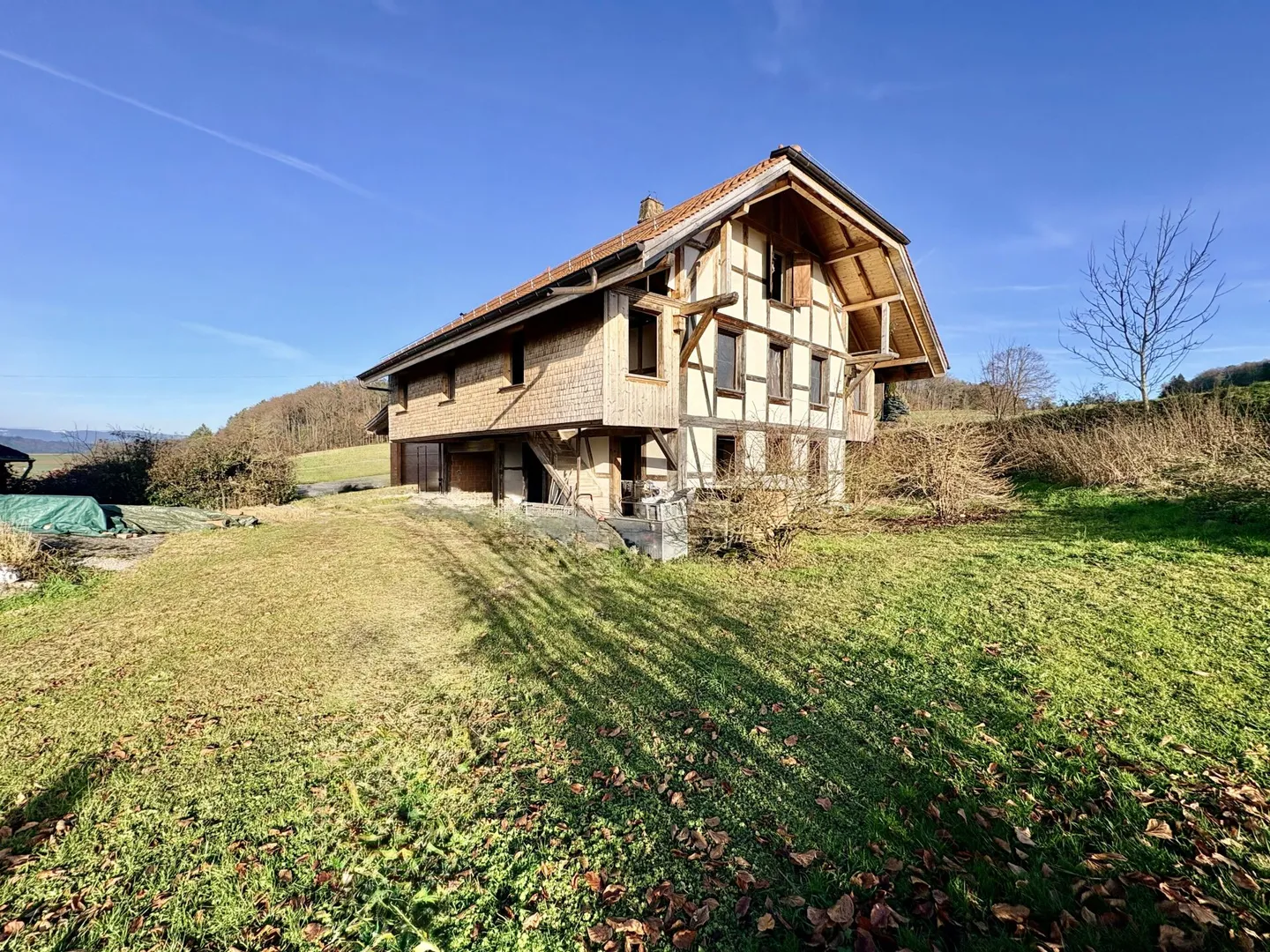 Where peace gains space - historic country house with three possible residential units - Photo 2 of 9