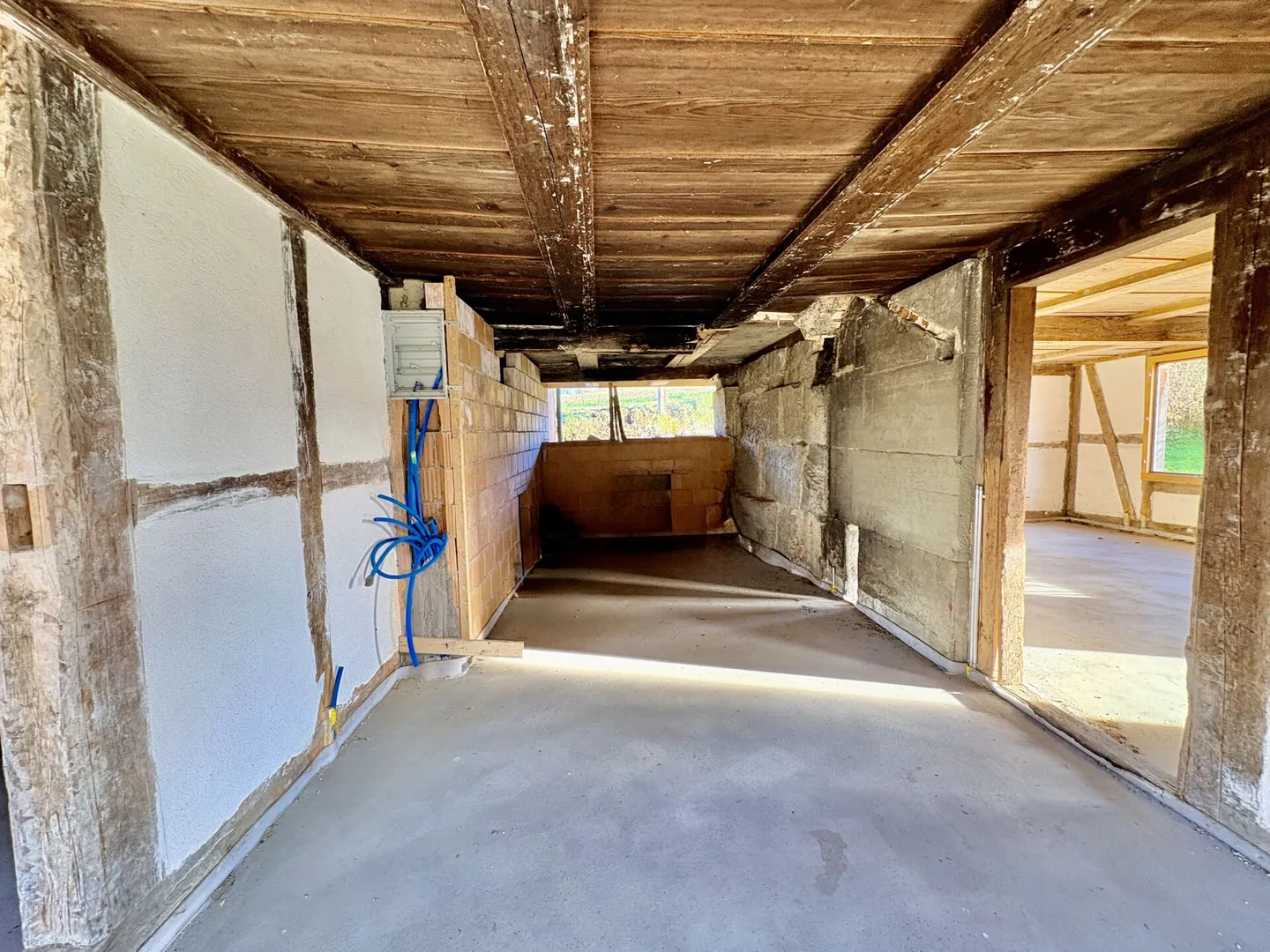 Where peace gains space - historic country house with three possible residential units - Photo 5 of 9