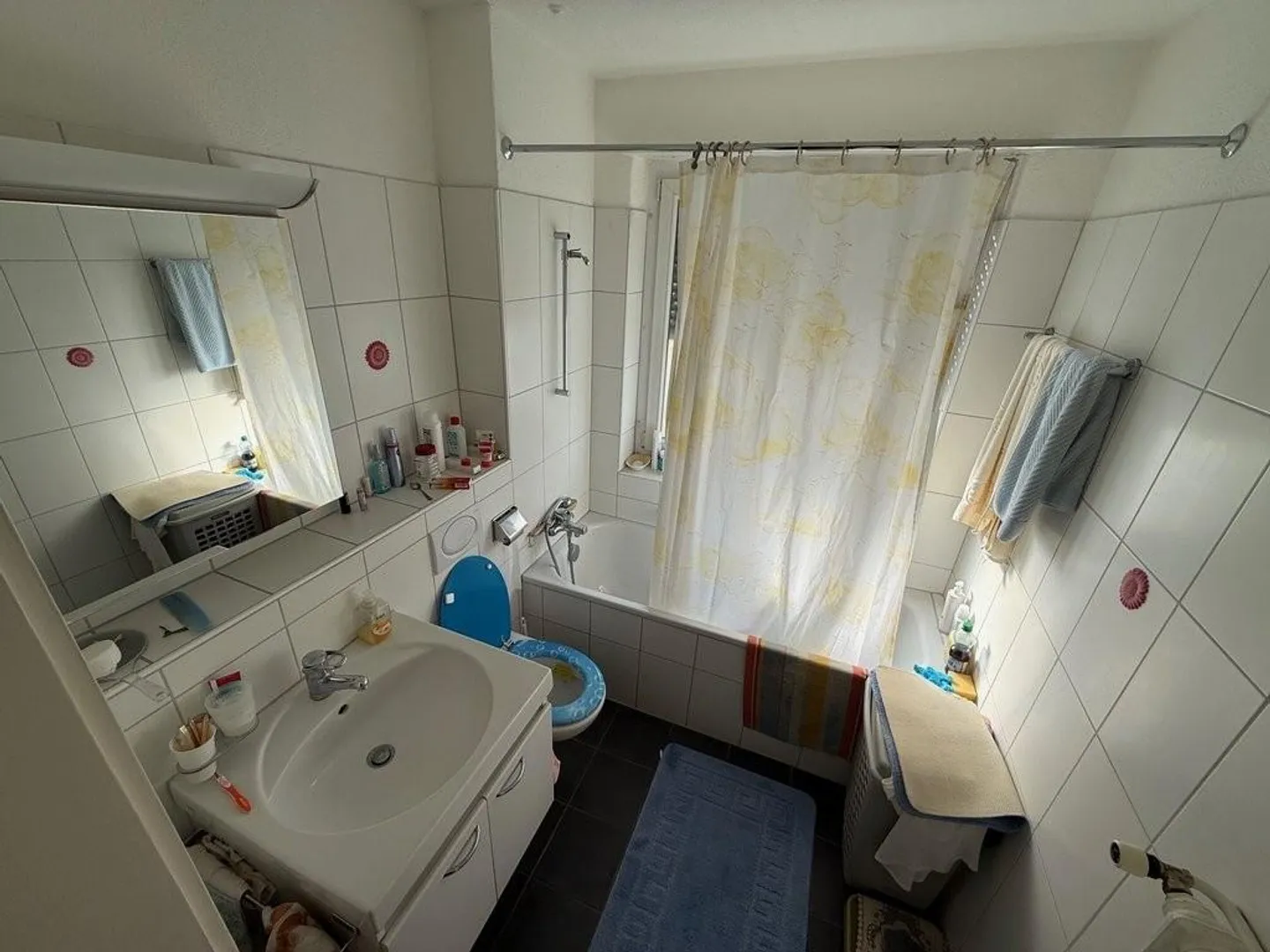 Near Enge Station, just a few steps to the lake - Photo 2 of 8