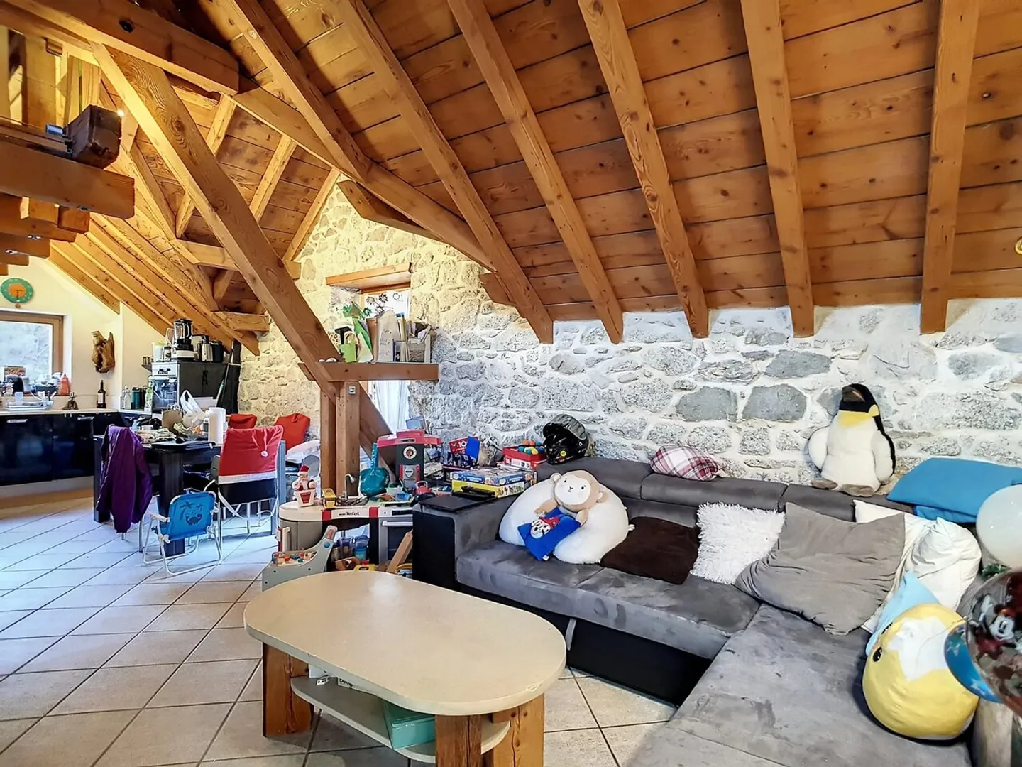 Duplex di 4,5 stanze in un ambiente di vita privilegiato sulle alture di Martigny - Foto 2 di 10