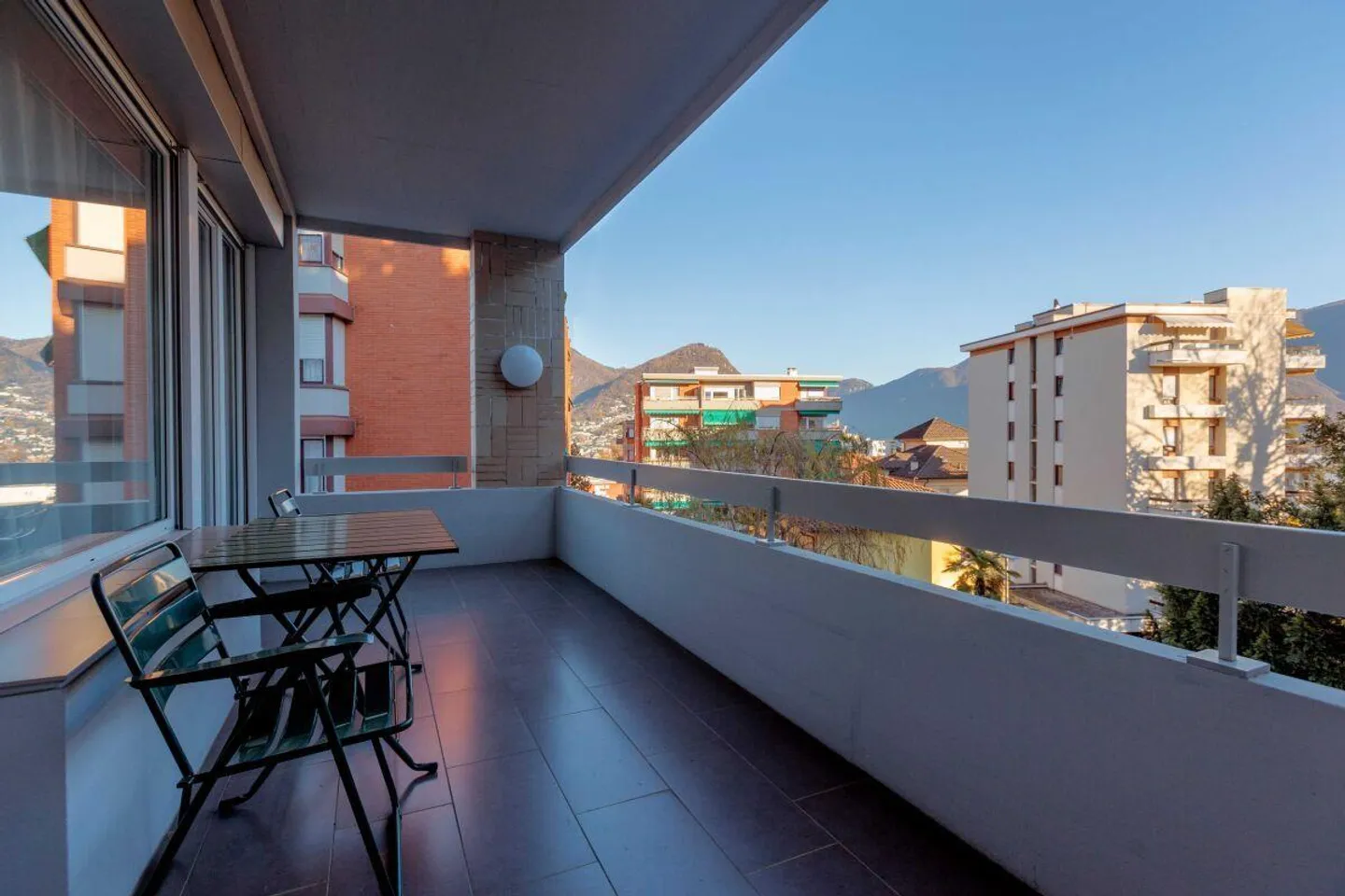 Portefeuille de 4 appartements entièrement loués avec 4 garages générateurs de revenus - Photo 3 sur 9