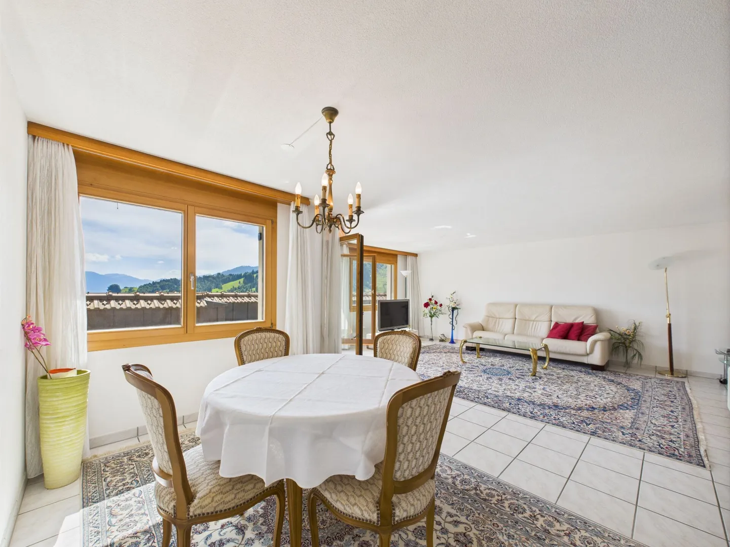 Terrace apartment with 180° mountain cinema, two bathrooms and elevator - Photo 4 of 21