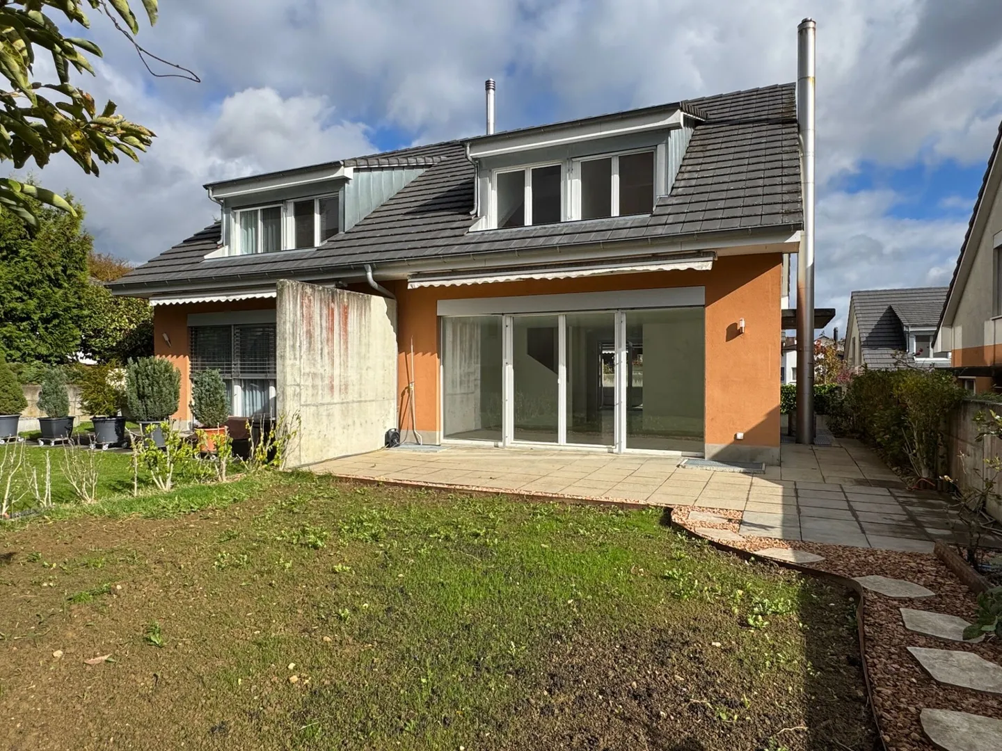 Modernes Einfamilienhaus an sonniger Lage - Foto 1 von 14