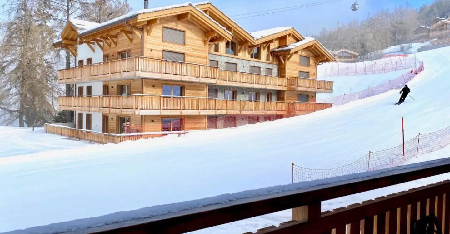 Superb Ski-In & Ski-Out apartment on the slopes of Veysonnaz - Photo 1 of 13