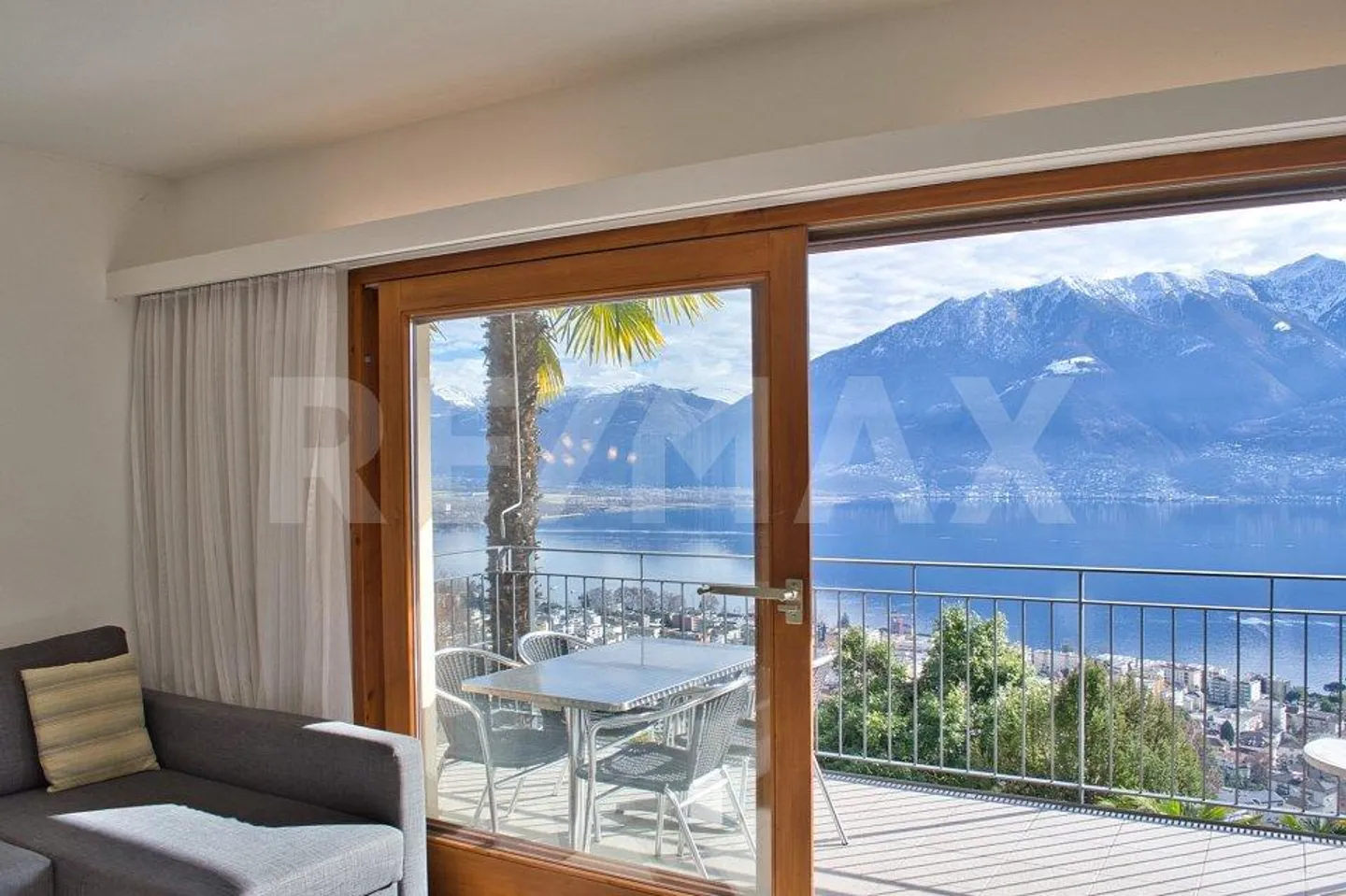 Holiday apartment with breathtaking views of Lake Maggiore - Photo 2 of 13