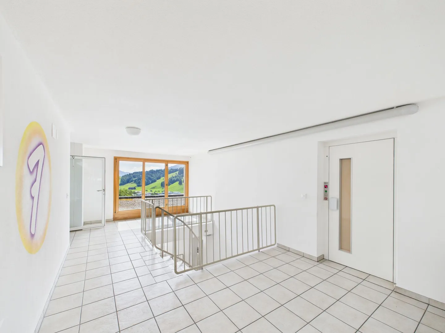 Terrace apartment with 180° mountain cinema, two bathrooms and elevator - Photo 16 of 21