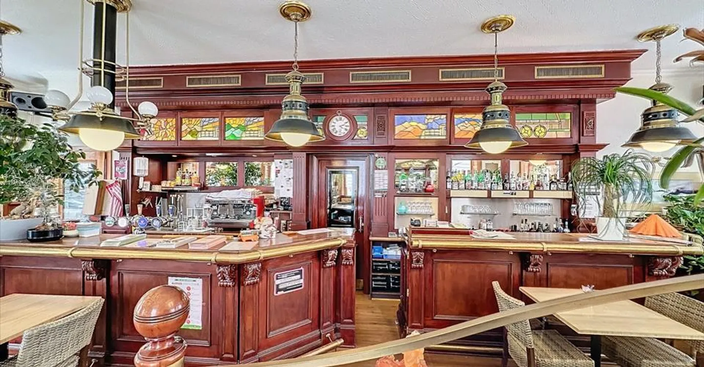 Edificio a uso misto con ristorante - Foto 4 di 13