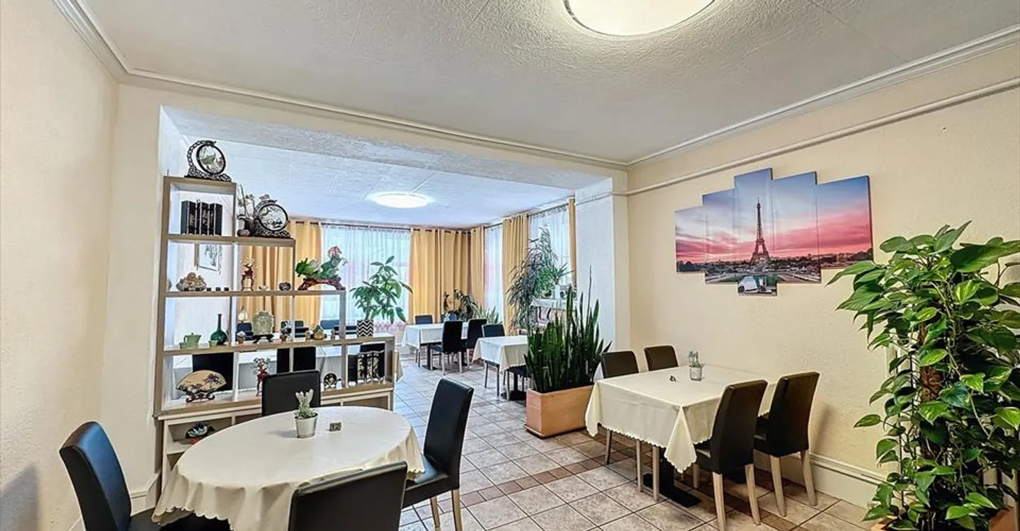 Edificio a uso misto con ristorante - Foto 5 di 13