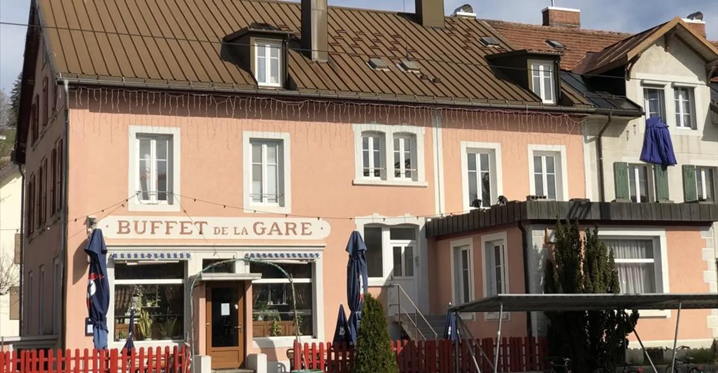 Edificio a uso misto con ristorante - Foto 1 di 13