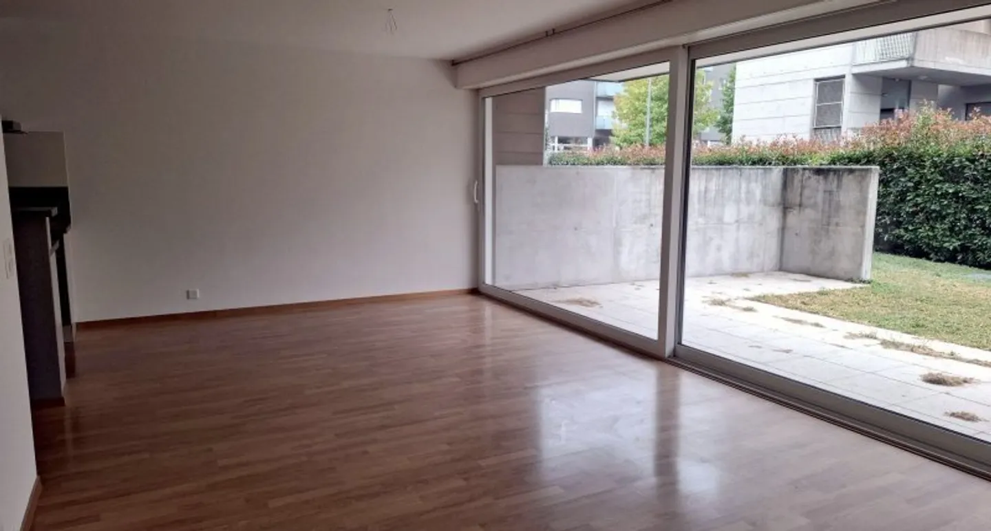 Appartement Charmant avec Bureau - Photo 2 sur 7
