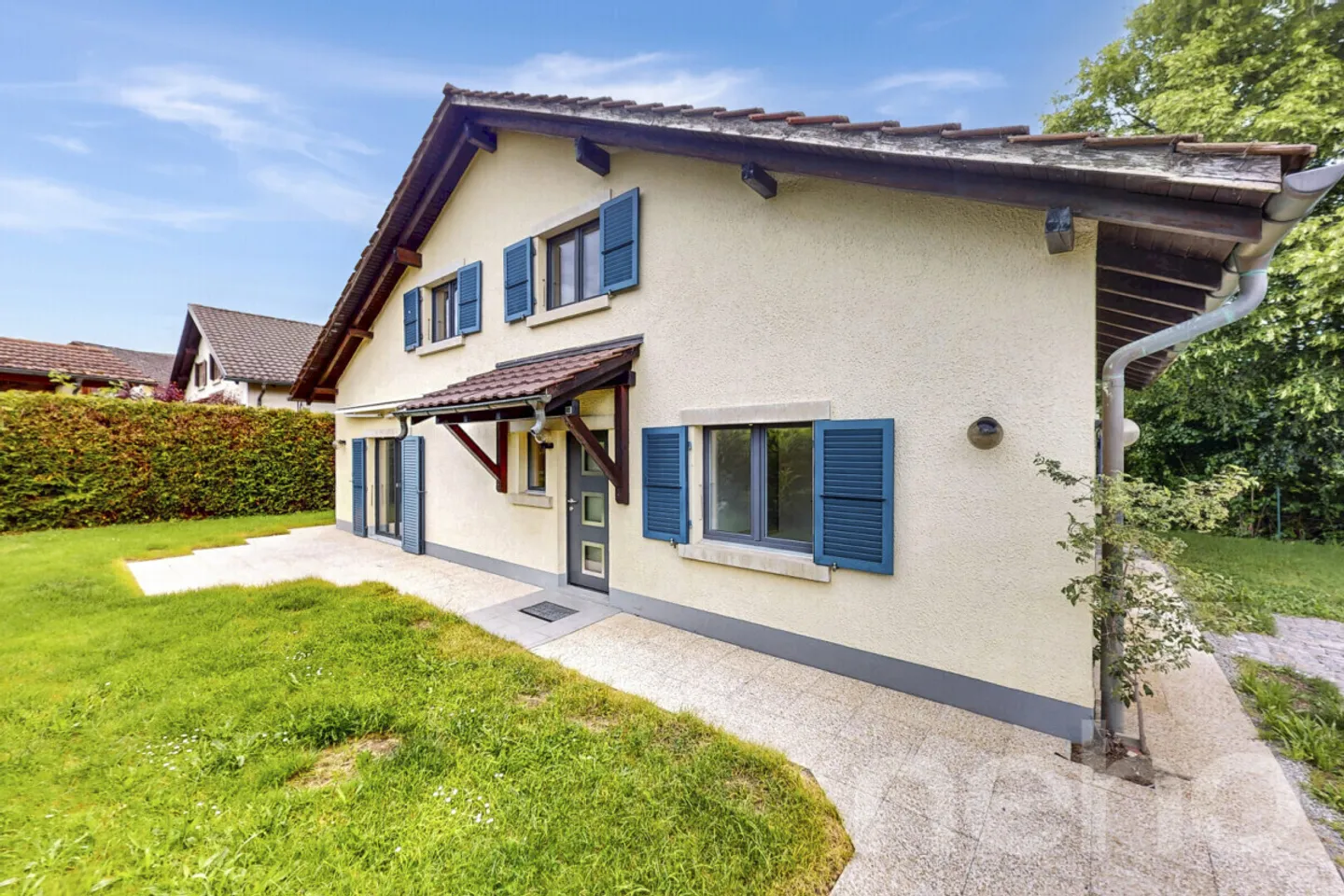Prächtiges Familienhaus mit 6.5 Zimmern, renoviert und mit großem Garten! - Foto 1 von 12