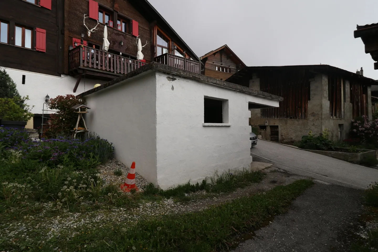 Terrain constructible avec garage et places de parc à Chermignon - Photo 8 sur 9