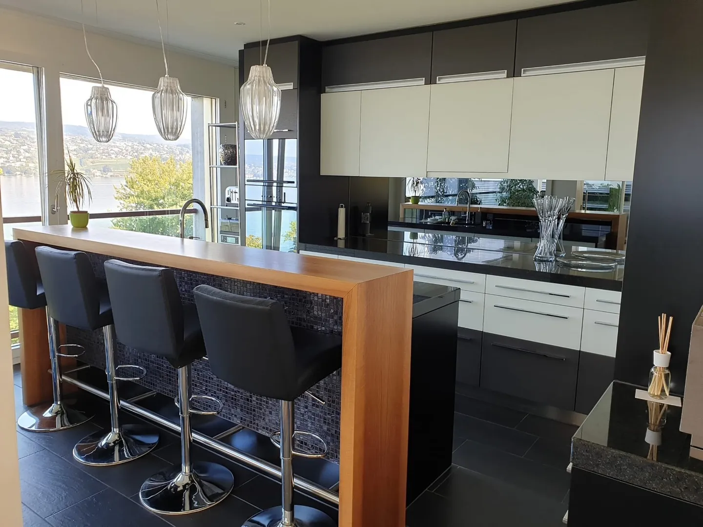 Elegante appartamento executive di 150 m2 con vista sulle Alpi e sul lago di Zurigo - Foto 12 di 45