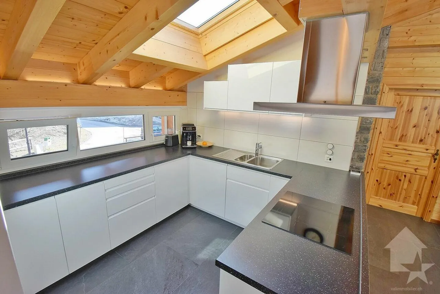 Propriété magnifique avec 3 appartements entièrement rénovés - Photo 7 sur 21