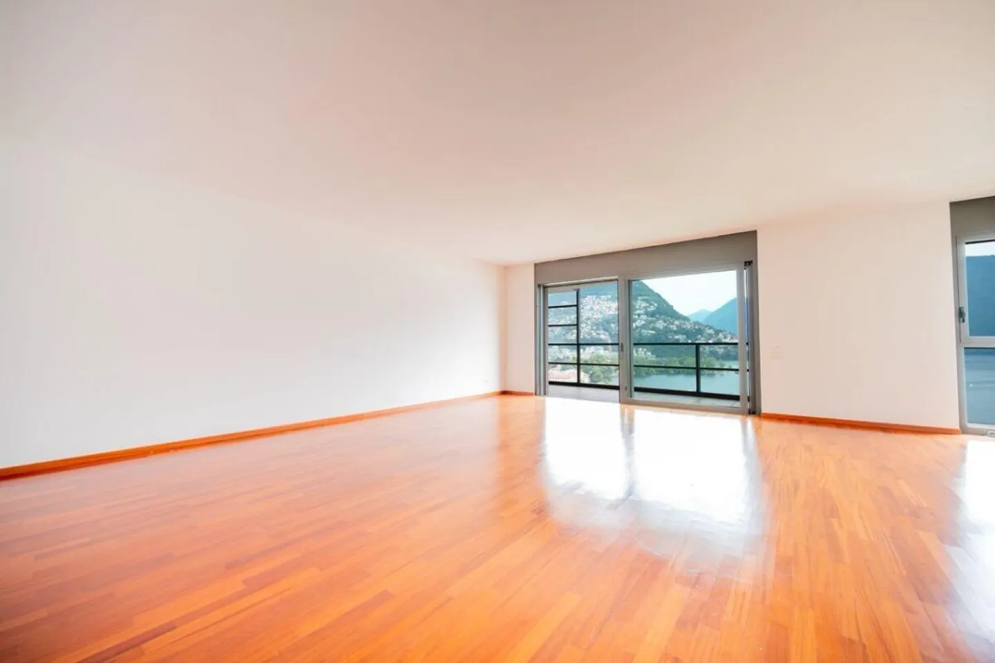 Prestigewohnung mit Seeblick nur wenige Schritte vom Zentrum entfernt - Foto 2 von 9