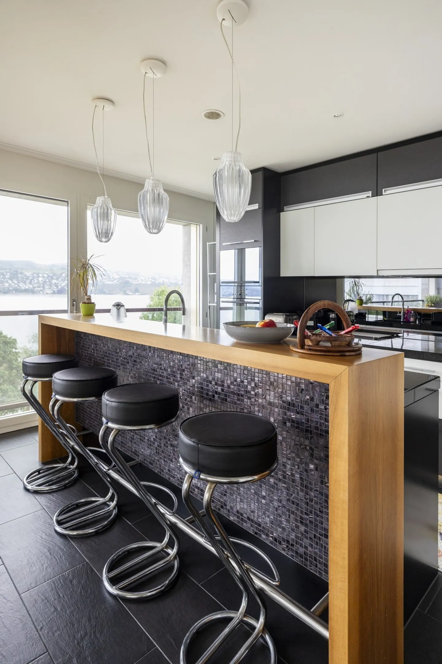 Elegante appartamento executive di 150 m2 con vista sulle Alpi e sul lago di Zurigo - Foto 16 di 45